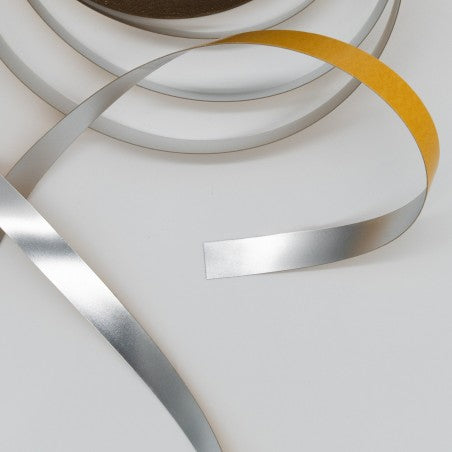 Strisce adesive per finiture decorative